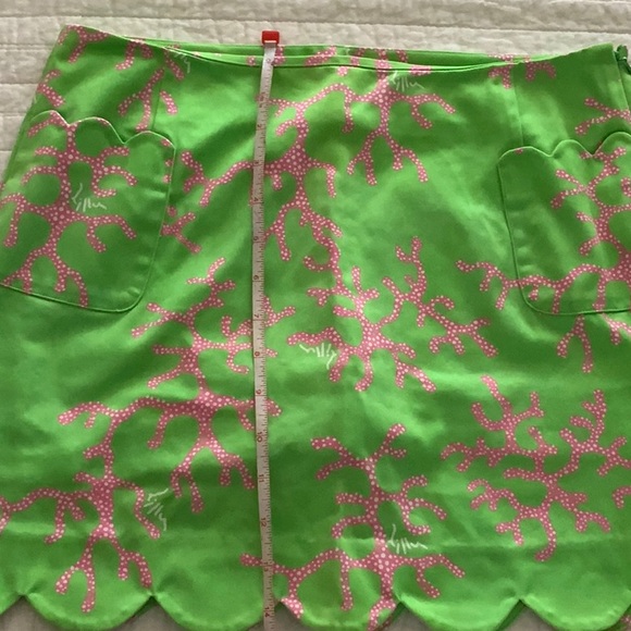 Lilly Pulitzer skorts, Sz 4 - Picture 3 of 7